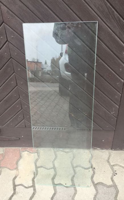 Półki szklane hartowane 30cm x 85 cm grubość 6mm - 93 szt.