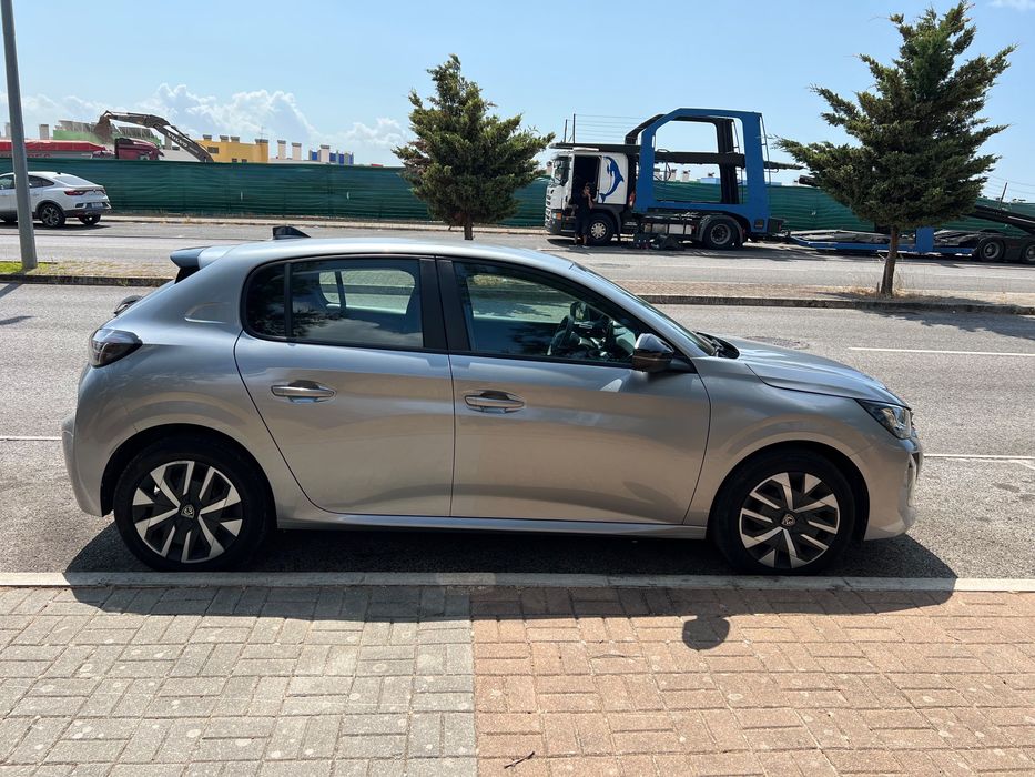 Peugeot 208 1.2 PureTech 75cv | 2024 | 32.000 km
