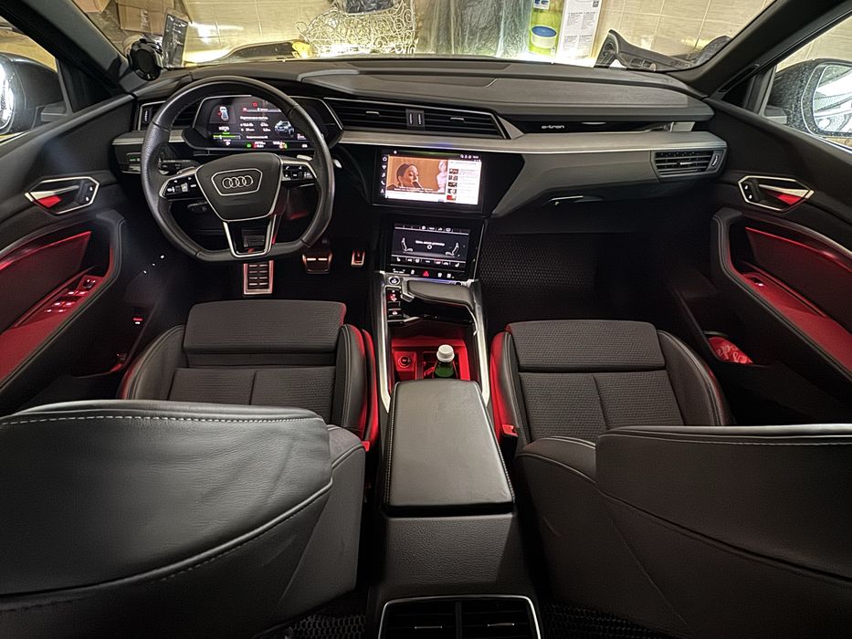 Продам Audi Q8 e-trone Europe