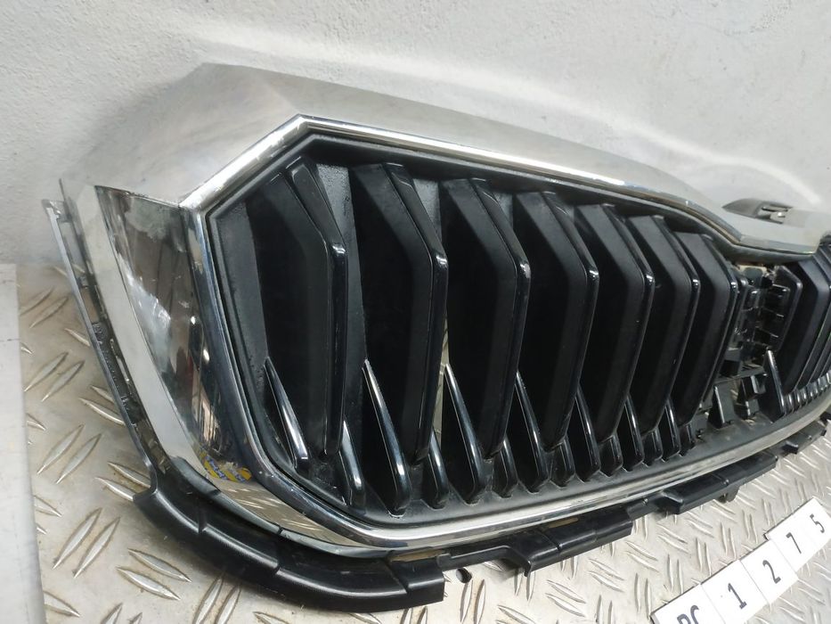 VAG Scala 18- решітка радіатора з хромом RC1275 657853653