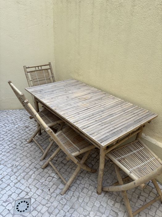 Conjunto mesa exterior e 6 cadeiras