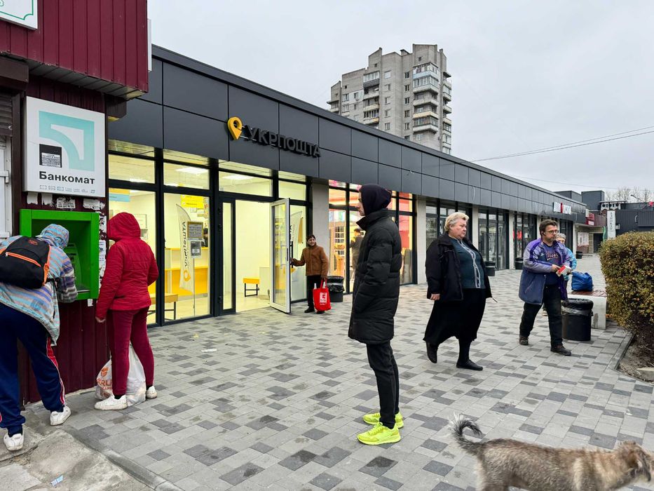 Оренда 31 м2 - м. Кам'янське, бул.Будівельників 8г (ТЦ Будівельник)