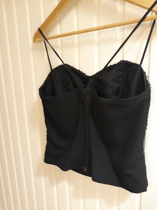 Piękny gorset z cekinami na fiszbinach