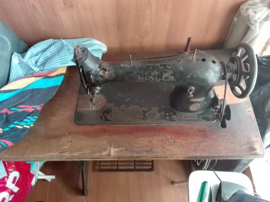 Máquina de Costura Antiga SINGER