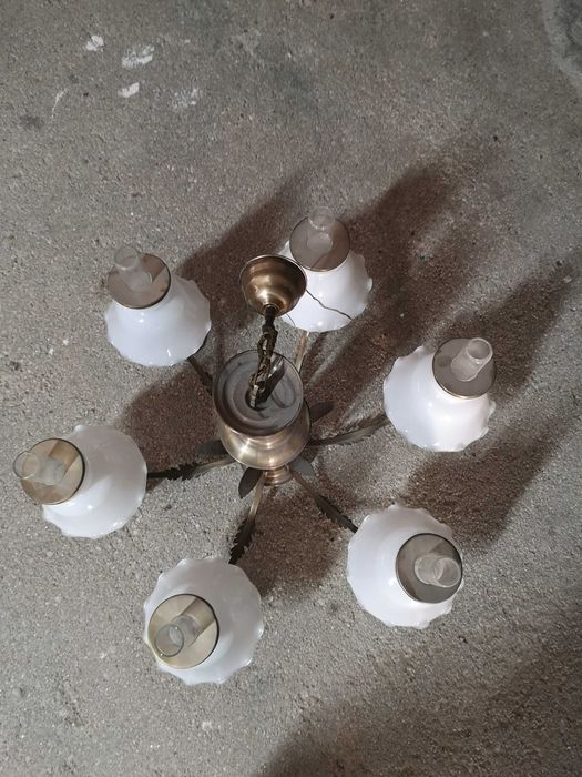 Candeeiro clássico para sala.