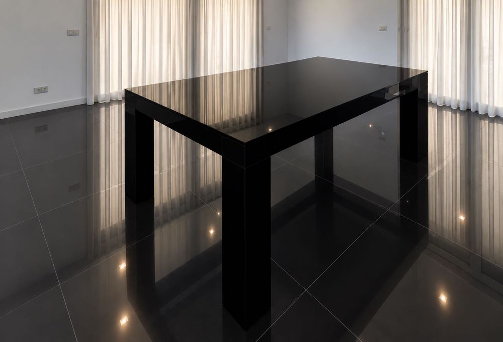 Mesa para venda, 1,80 X 1,10cm,  lacado alto brilho preto, com vidro preto.