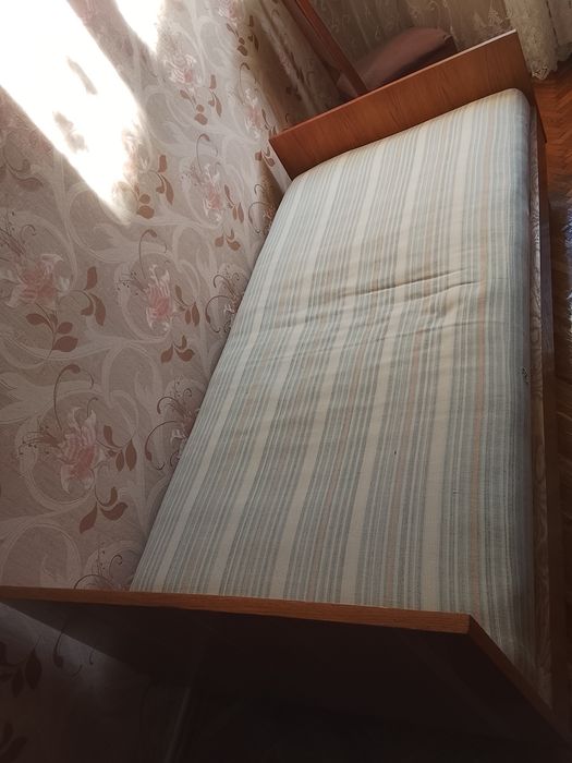 Ліжко полуторне 2м*1 з матрасом