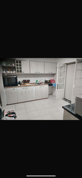 Edifício com 3 T 2.   Recebe total 2700!euros mês