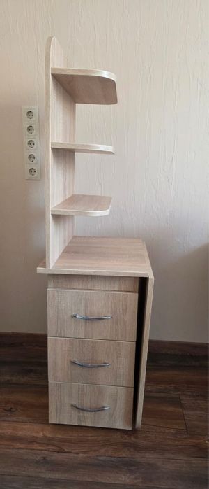 Стіл компактний для творчості