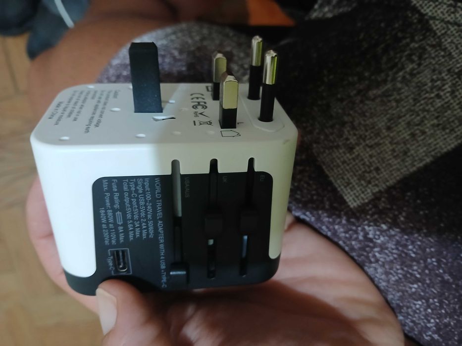 Carregadores multifunções e conecta em todos paises