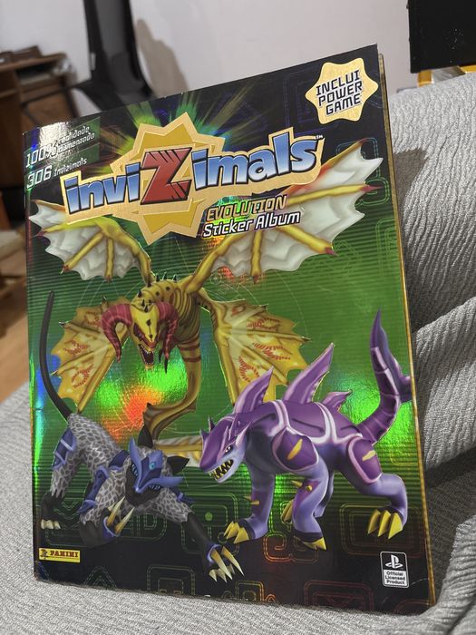 Caderneta Invizimals Evolution Stricker Album