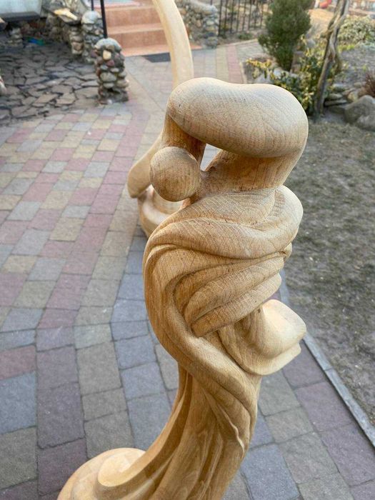 різьблений дубовий стовп до перил