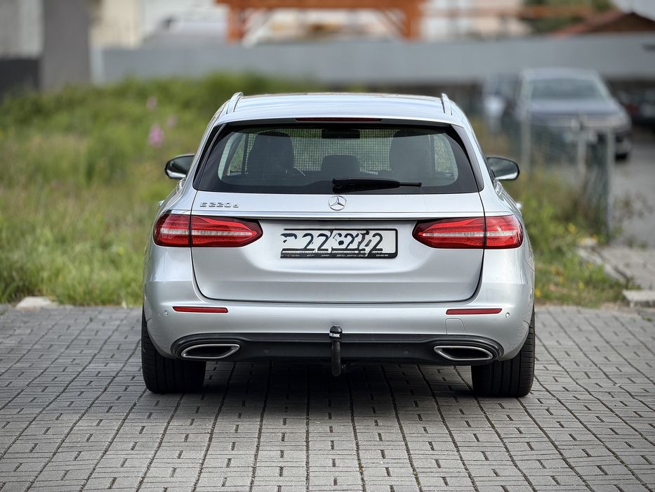 Mercedes E220 Avantgard - 9G Tronic - Revisoes na marca