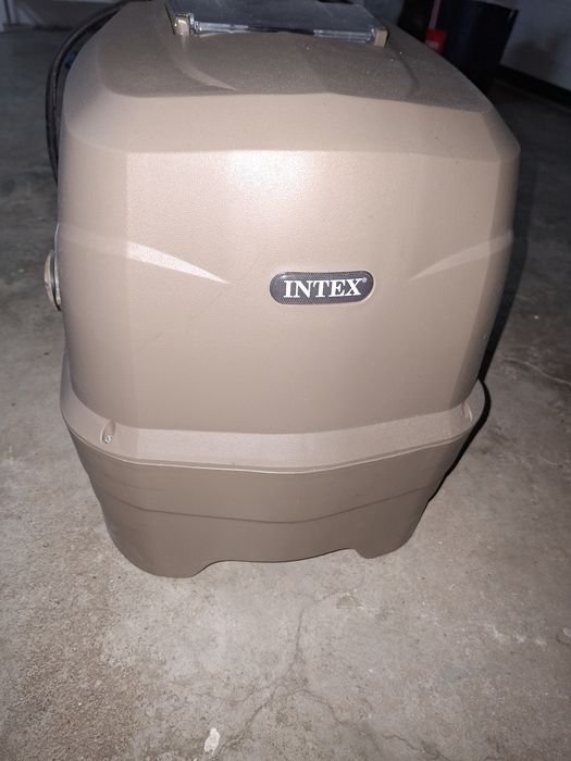 Intex PureSpa TM
21SB-H20*"AO
Mode! I Modèle / Modelo / Modell / Modello / Model SB-H20 220-240 V~, 50 Hz, IPX5 Water / Eau / Aaua /