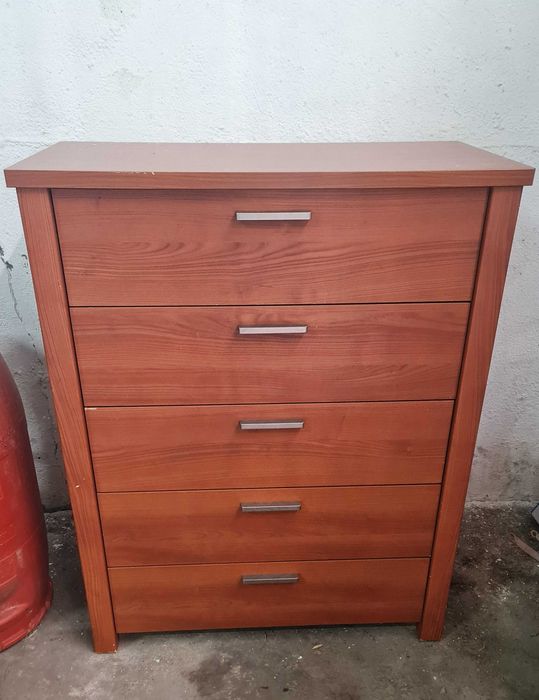 Camiseiro de Linhas Retas com 5 Gavetas