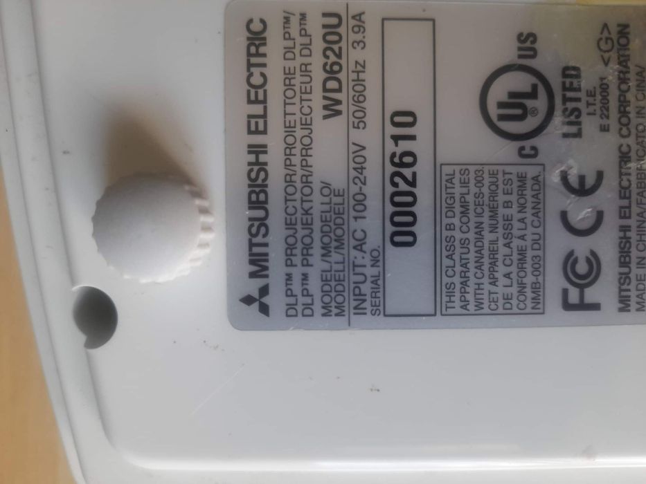 Projektor Mitsubishi wd620u