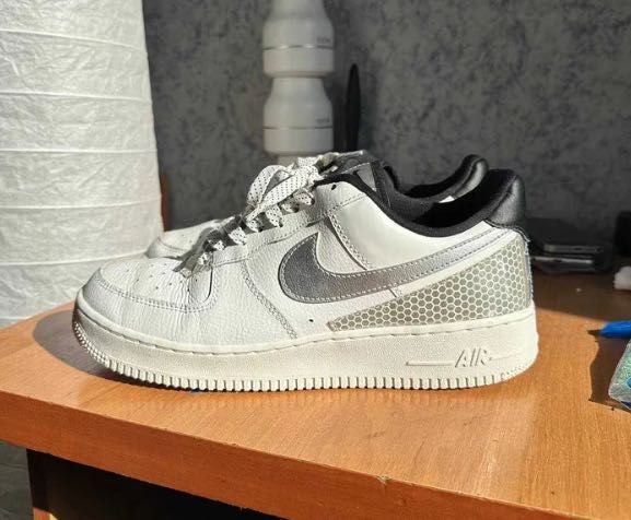 Оригінальні кросівки Nike Air Force 1 Low у відмінному стані.