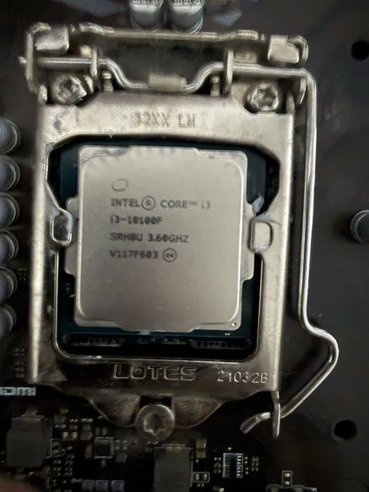 материнска плата и процессор