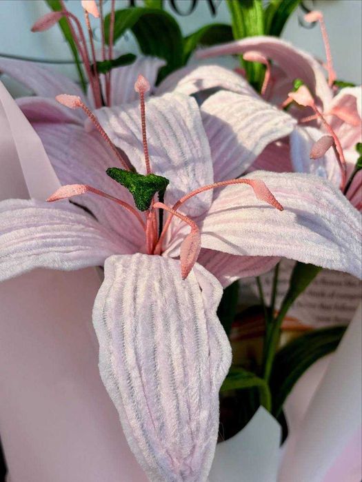 Неймовірний букет лілій ручної роботи