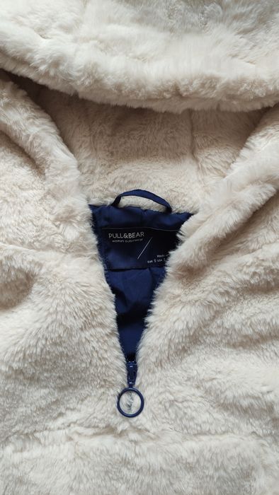 Bluza firmy Pull&Bear  futerko na podszewce rozmiar s