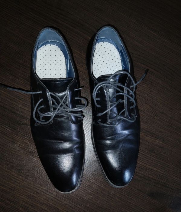 Czarne buty garniturowe / derby