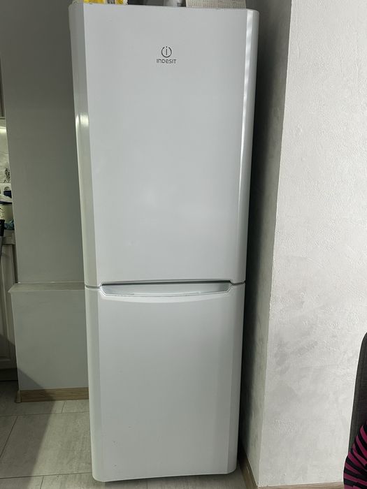 Холодильник Indesit
