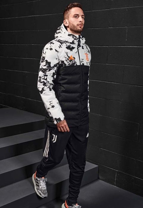 Продам зимову куртку пуховик Adidas Down Jacket Juventus