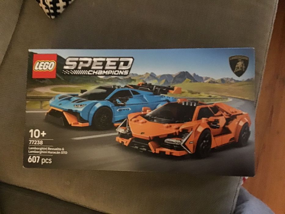 Lego 2 lamborghinis uma azul e outra laranja