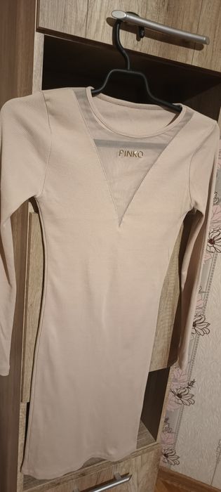 Pinko piękny fason sukienki w prążki
