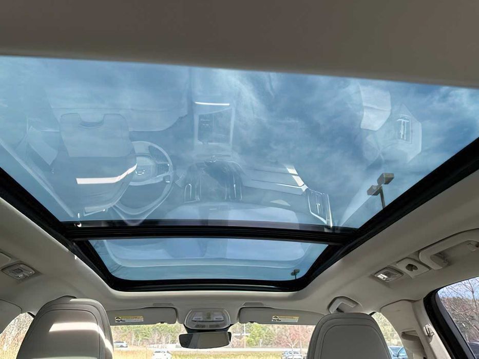 Volvo XC60      2023