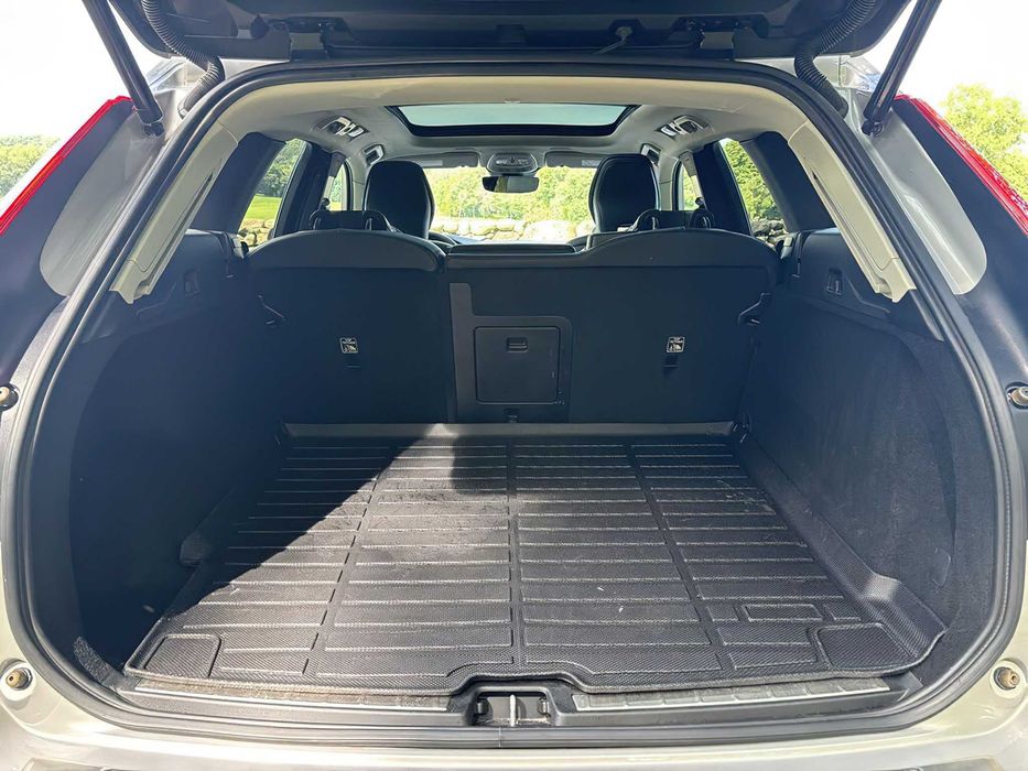 Volvo XC60 B5 Momentum      2022