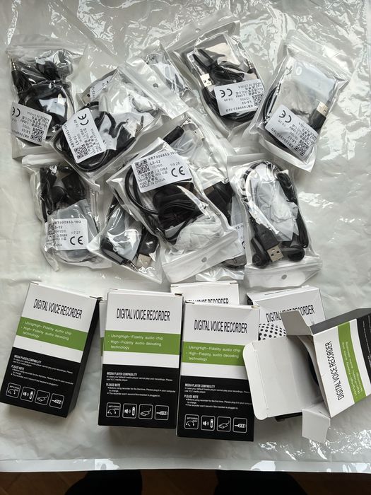 Диктофон з активацією голосом або посиленим аккумулятором savetek 200