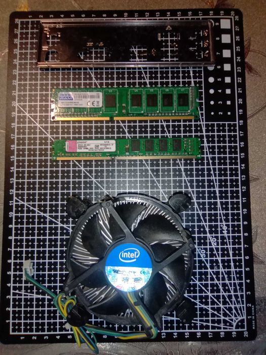 Комплект Gigabyte GA-H61M-S1 (s1155) + Celeron G1610 + кулер + 5Gb ОЗУ