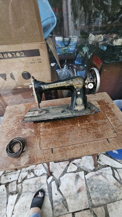 Três maquinas de costura Singer!