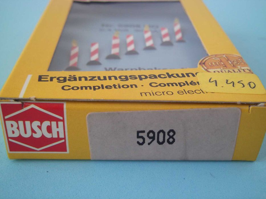 Busch H0 - Sinalização de Obstáculo na Estrada