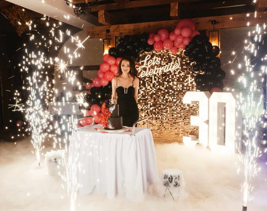 Dekoracje urodzinowe/ Cyfry Led/Neony/ Ścianki Cekinowe/Kwiaty Giganty