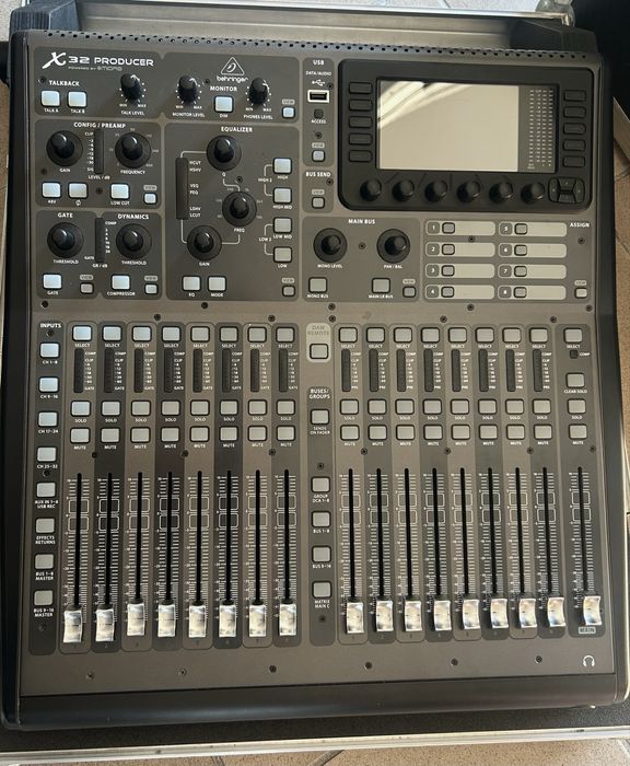 Behringer x32 Producer z twardym Case Mikser cyfrowy