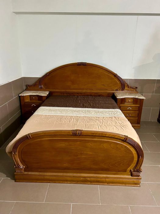 Quarto de casal com um bom roupeiro