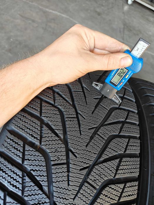 Hankook Winter ICept IZ³ X R18 235 55 104T зимові шини 4шт