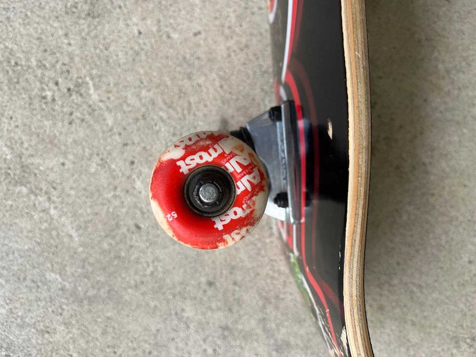 Skate usado em bom estado- pouco uso, pronto a andar.