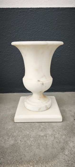 Jarra marmore  para campa - fúnebre 
Medid