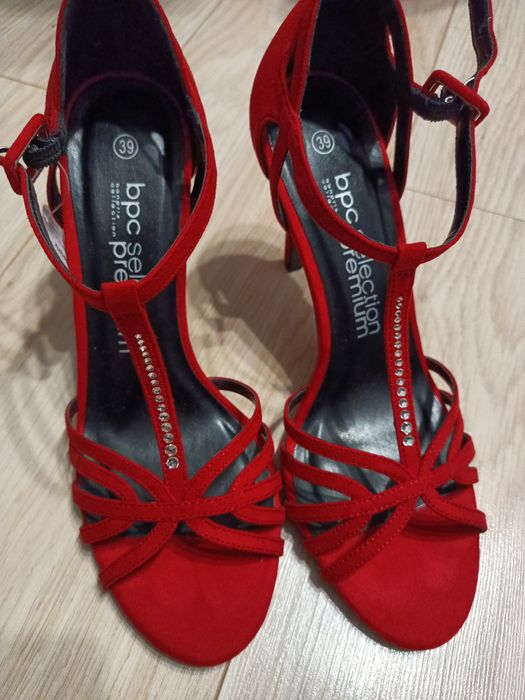 Szpilki czerwone nowe r. 38 / 39 Swarowski