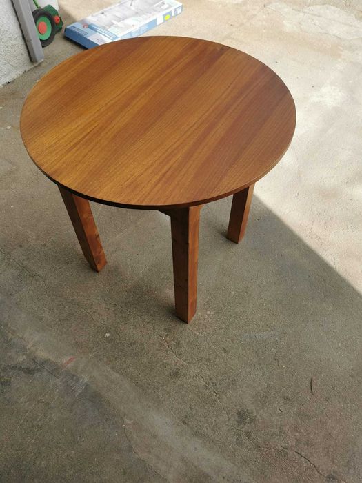 Mesa redonda pequena