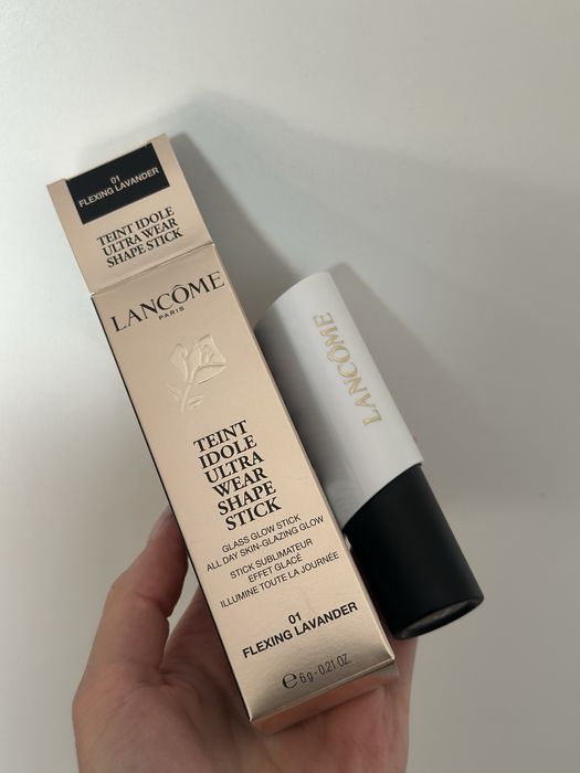 Rozświetlacz w sticku Lancome teint idole ultra wear shape stick 01 flexing lavender