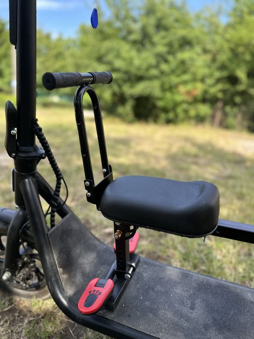 Електросамокат для їзди з дитиною