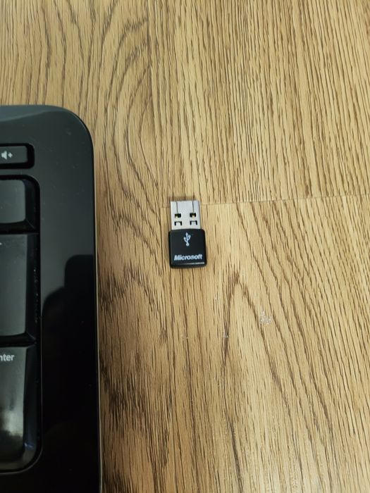 Teclado sem fios e rato