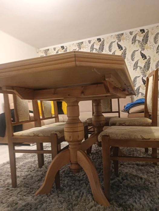 Duzy drewniany rozsuwany stol + 6 krzeseł