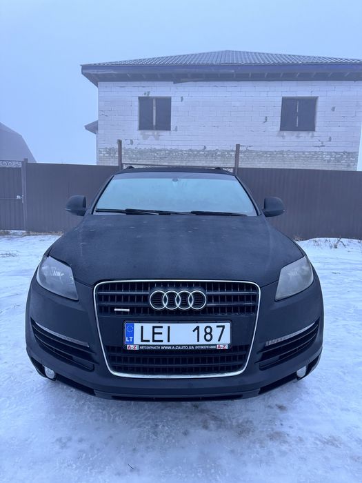 Продам Audi Q7