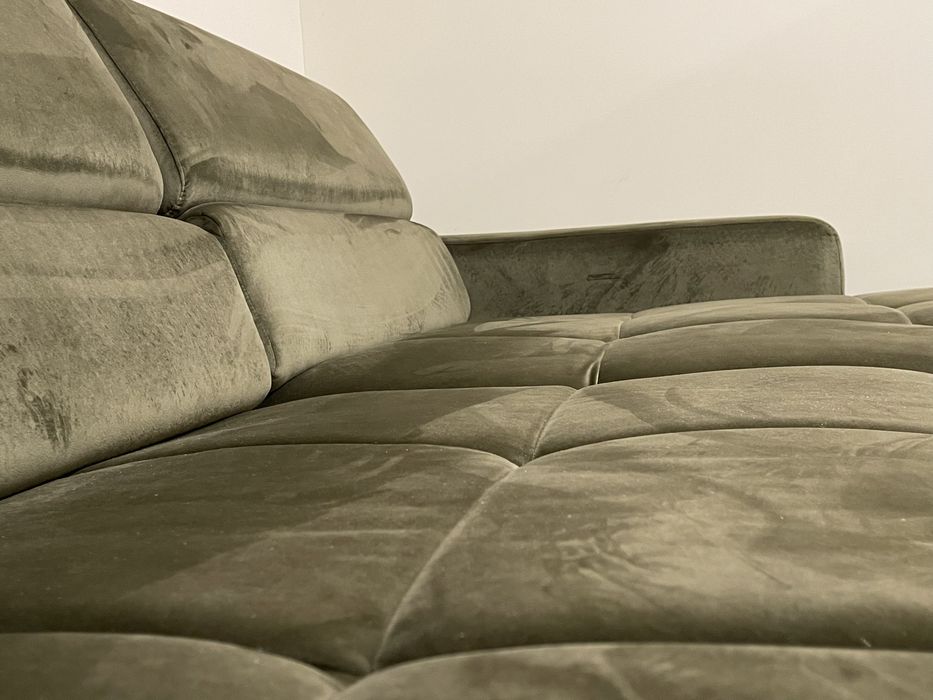 Sofá com extensão de pernas elétrica