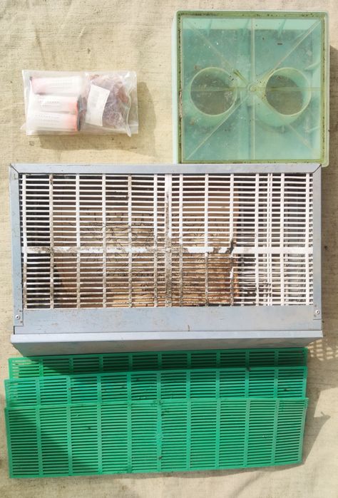 Пчеловодческий инвентарь , остатки от пасеки